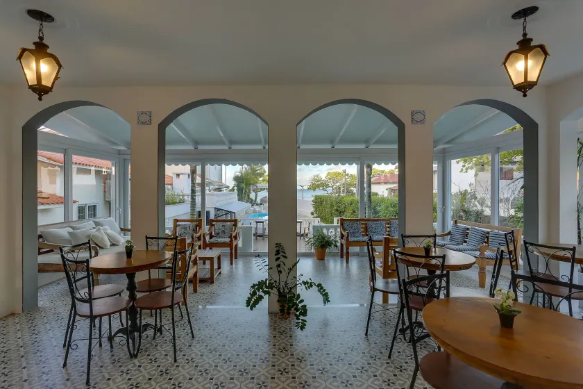 Solar Beach Hotel - Image 1