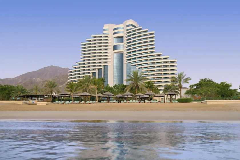 Le Meridien Al Aqah Beach Resort - Image 1