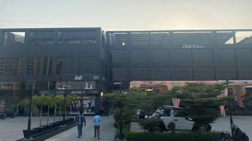 Clarks Inn Kharar-Mohali - Image 1
