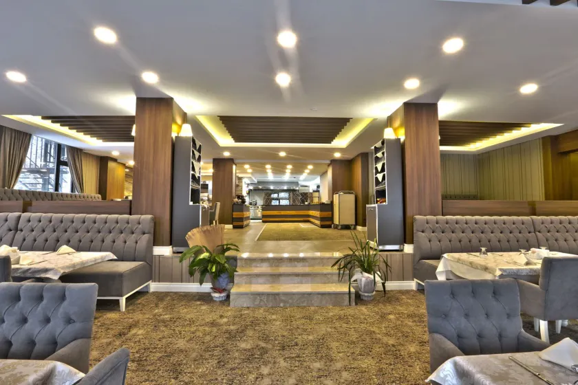 Lagoon Palace Hotel - Image 1