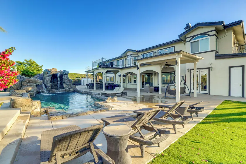 Expansive Riverside Mansion! Luxe, Family Friendly - Image 1