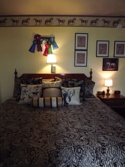 Crest Country Inn - Image 1