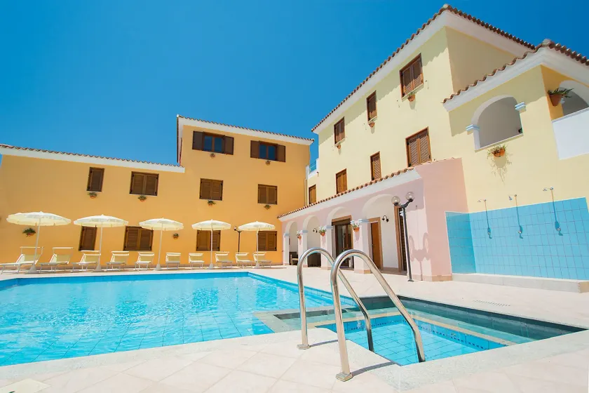 Apartment in Sos Alinos - Image 1