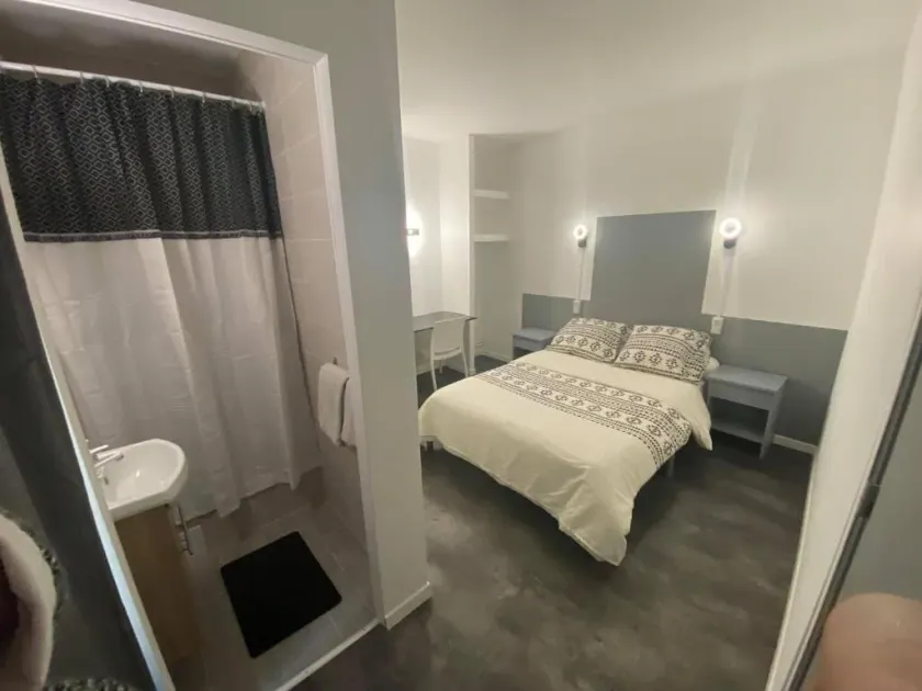 Hotel Le Parisien - Image 1