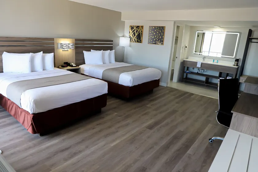 Airport Inn - Image 1