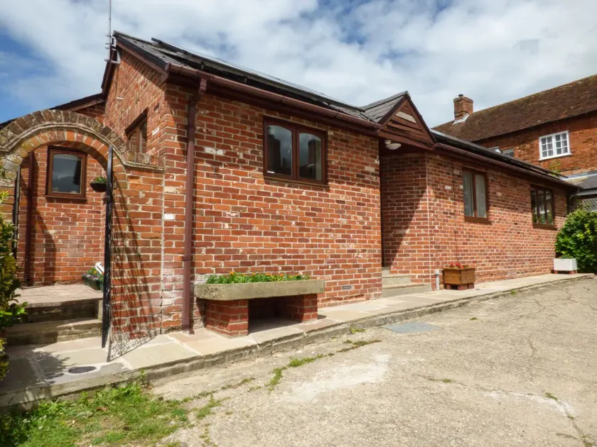 27 Swan Street - Image 1