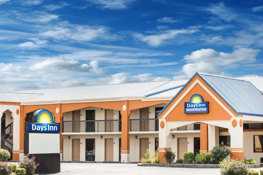 Days Inn by Wyndham Athens - Image 1