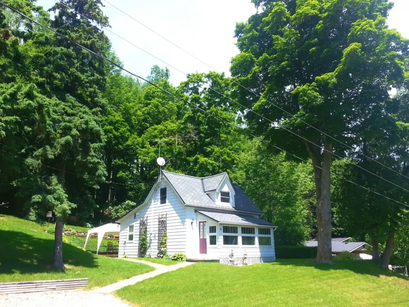 2 bedroom Wiffen Cottage - Image 1