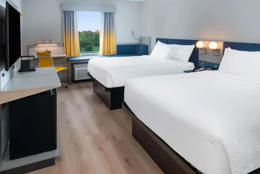Microtel Inn & Suites by Wyndham Hot Springs - Image 1