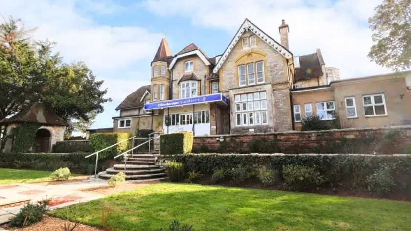 The Caledonian Island Hotel - Image 1