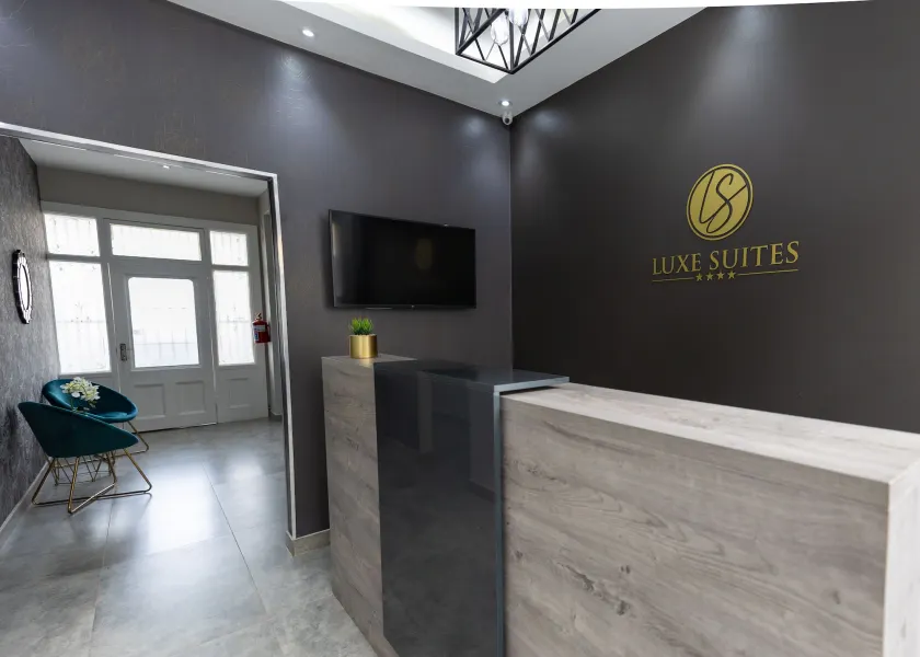 Luxe Suites Boutique Hotel - Rezeption