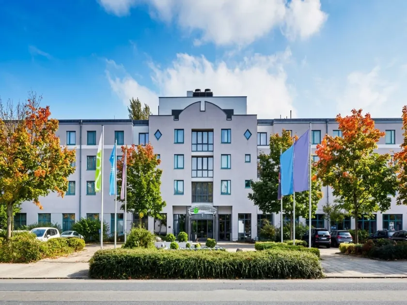 Sunday Hotel Hannover - Image 1
