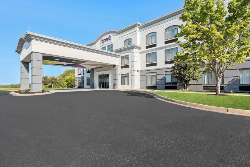 Spark by Hilton Tupelo - Image 1