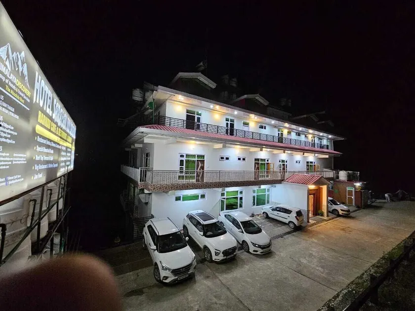 Hotel Sarahan Inn - Image 1