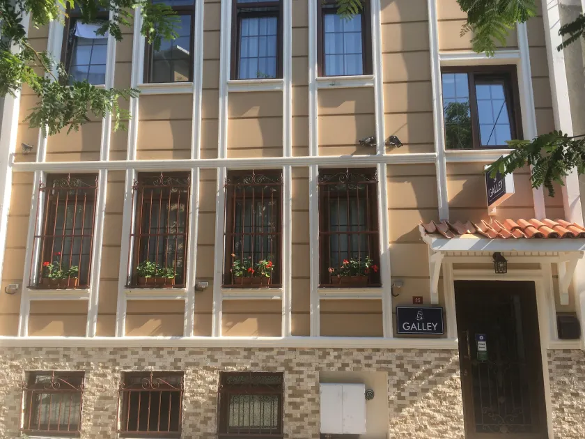 Galley Hotel - Image 1