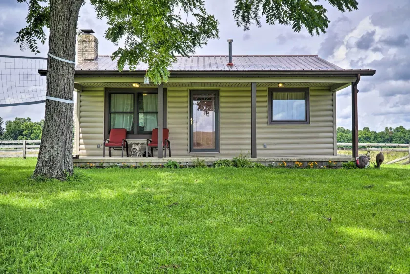 Mcarthur Cabin: Peaceful Getaway on Farm! - Image 1