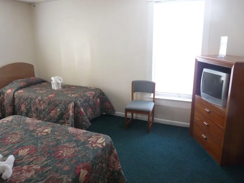 Shoreham Oceanfront Hotel - Image 1