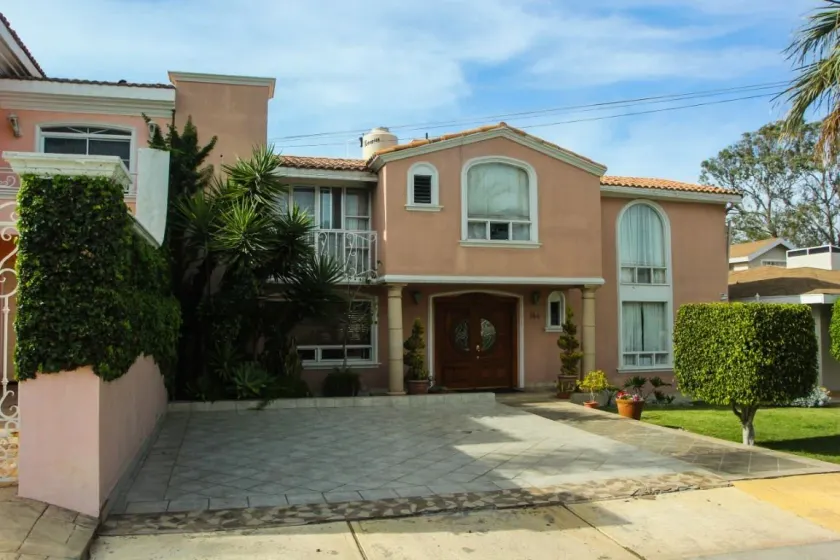 La Casa Rosa - Image 1