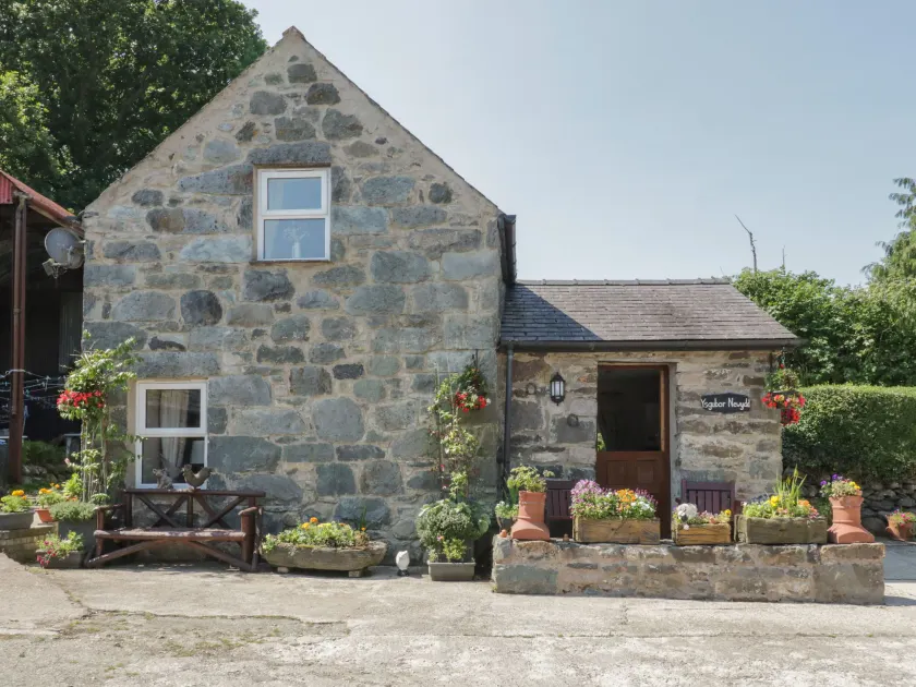 Ysgubor Newydd - Image 1