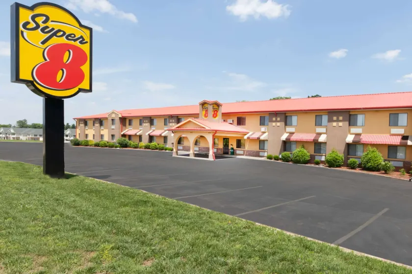 Super 8 South by Wyndham - Image 1