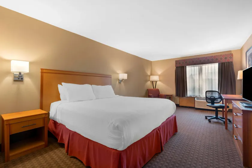 Best Western Plus Olympic Inn - Image 1