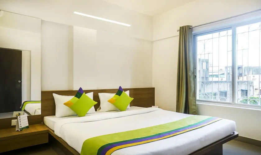Treebo Luxe Suite, Shivaji Nagar - Image 1
