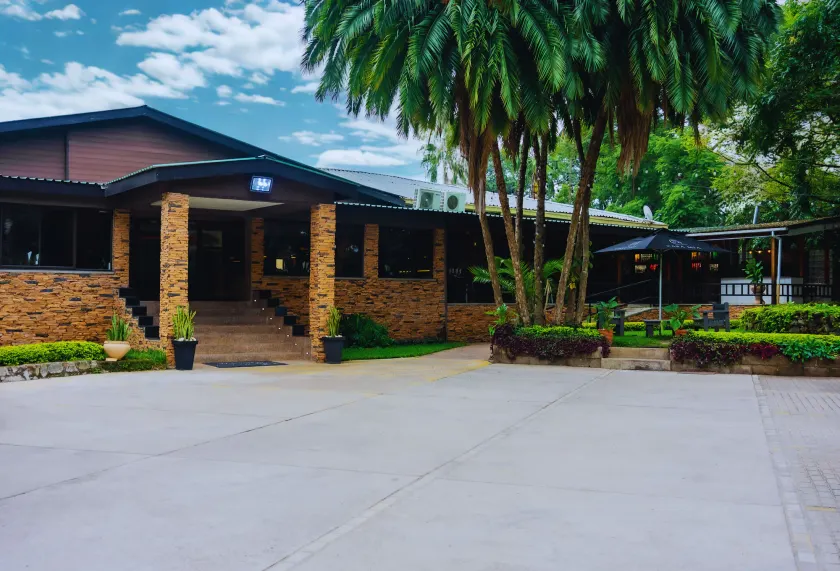 Casa Mia Lodge & Restaurant - Image 1