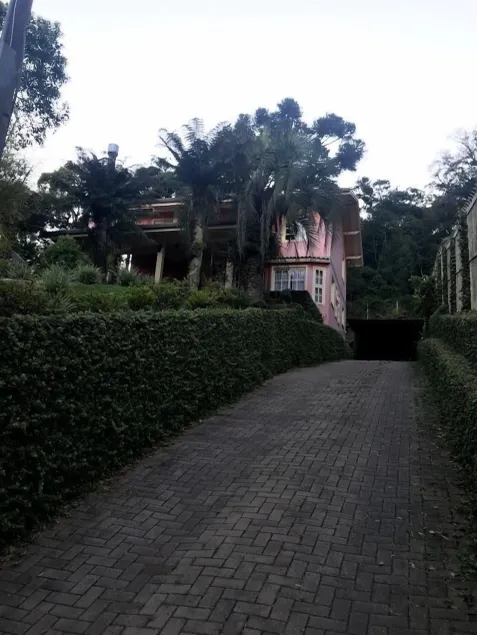 Residencia no Centro de Gramado - Image 1