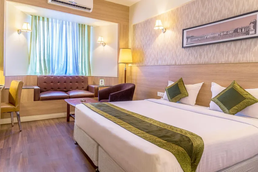 Treebo Premium Grand Emerald - Image 1