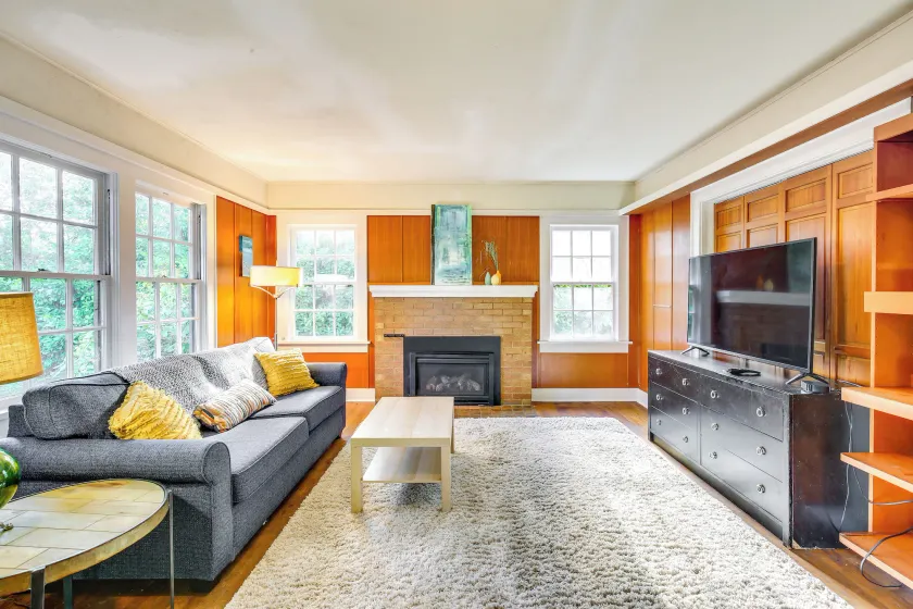 Spacious Eugene Home w/ Patio - Walk to UO Campus! - Wohnbereich