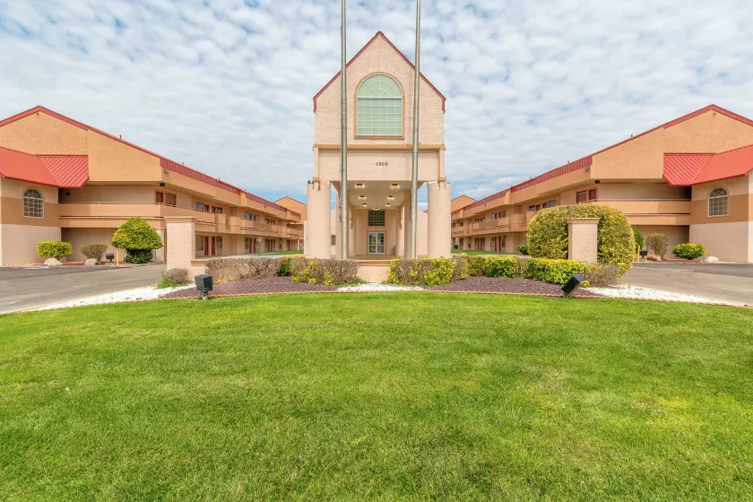 HomeTowne Studios by Red Roof Amarillo West - Image 1