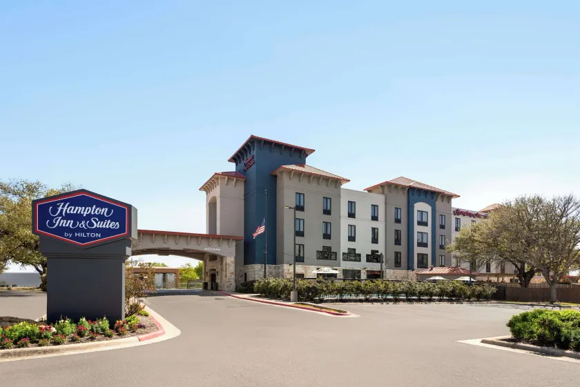 Hampton Inn & Suites San Marcos - Image 1