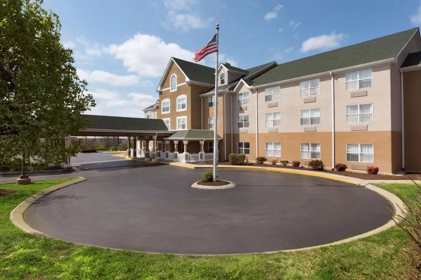 Country Inn & Suites by Radisson, Nashville, TN - Image 1