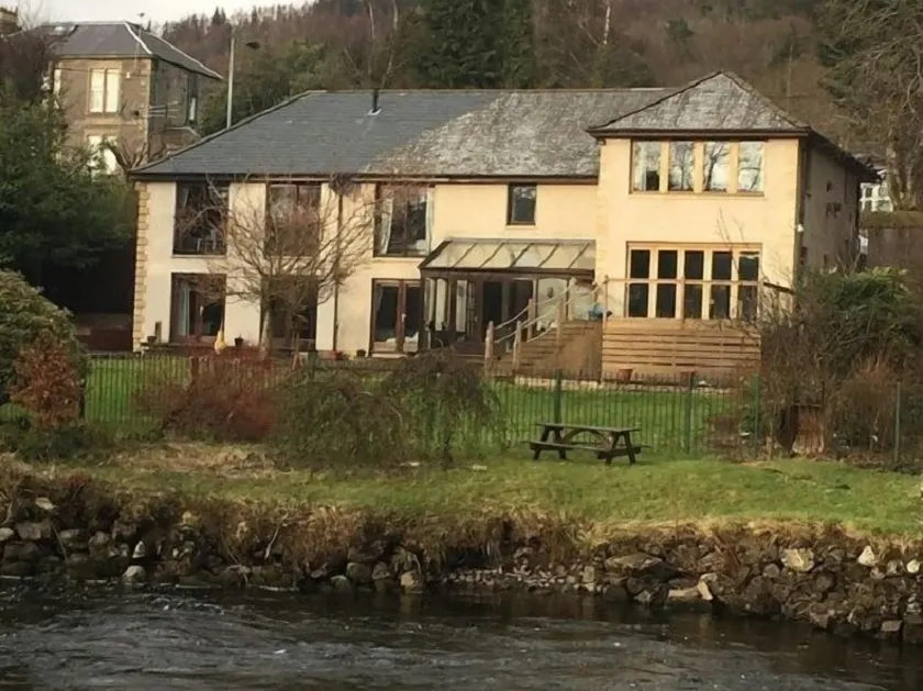Riverside House - Image 1