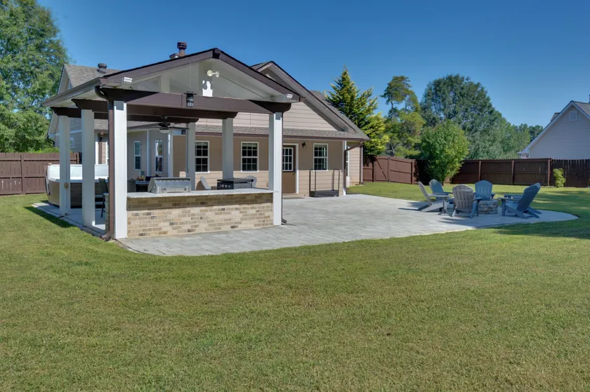 Spacious Winder Getaway w/ Hot Tub + Game Room! - Interior