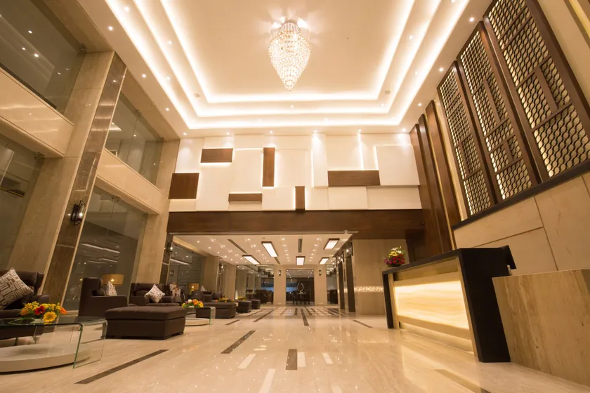 Kiscol Grands Hotel - Image 1