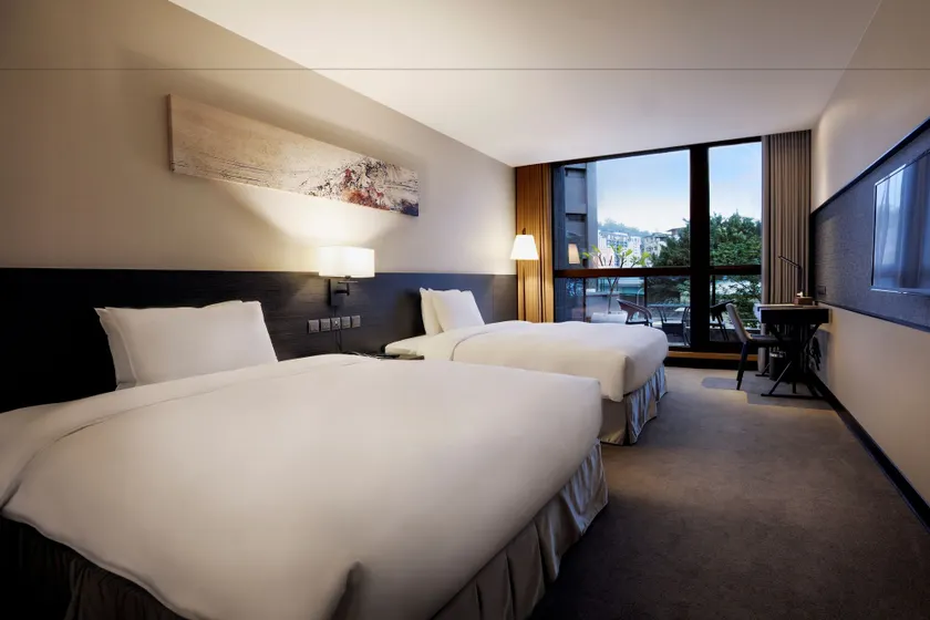 Platinum Hotel - Image 1