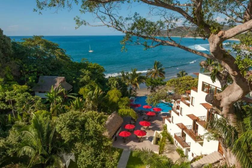Ysuri Sayulita - Beachfront Hotel - Image 1