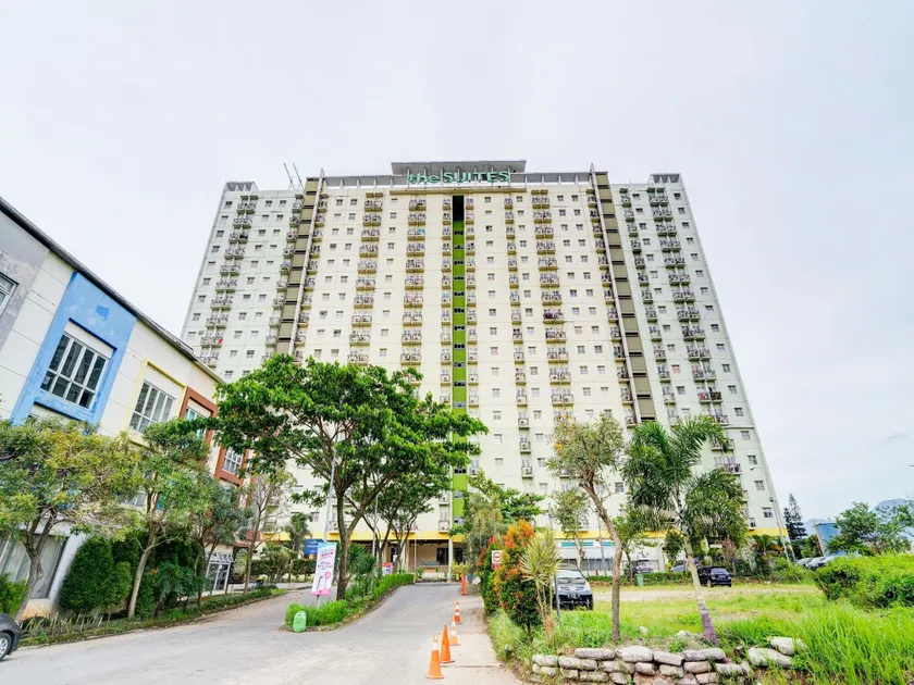 OYO Life 93086 Apartemen The Suite Metro By Abbah Property - Image 1
