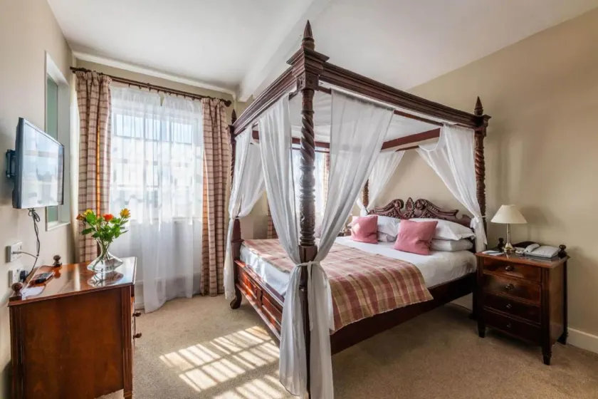 The White Hart Hotel - Image 1