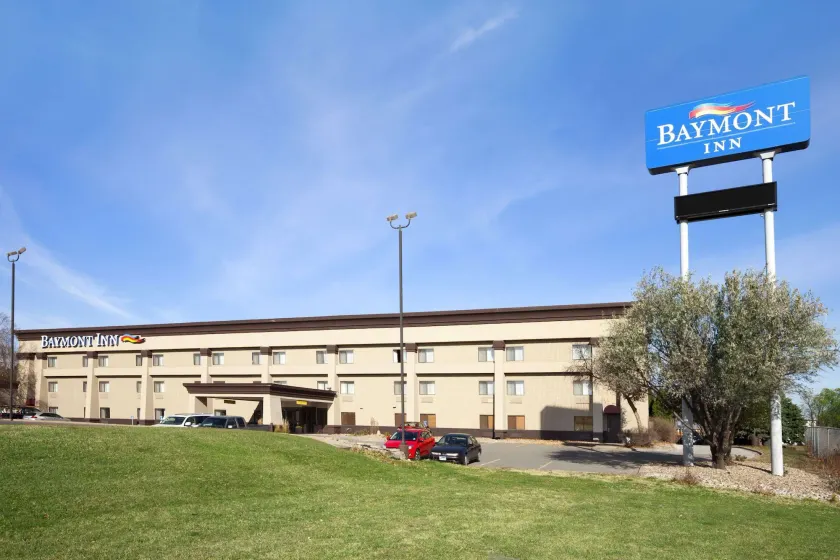 Baymont by Wyndham Sioux Falls - Image 1