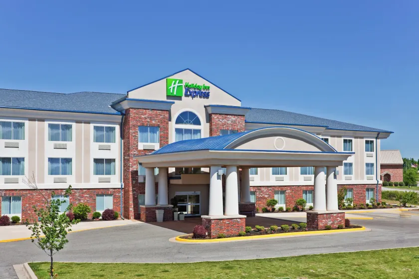 Holiday Inn Express Hotel & Suites Paragould by IHG - Image 1