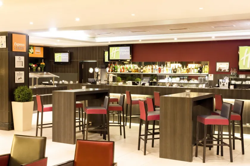 Holiday Inn Express Zürich Airport by IHG - Image 1