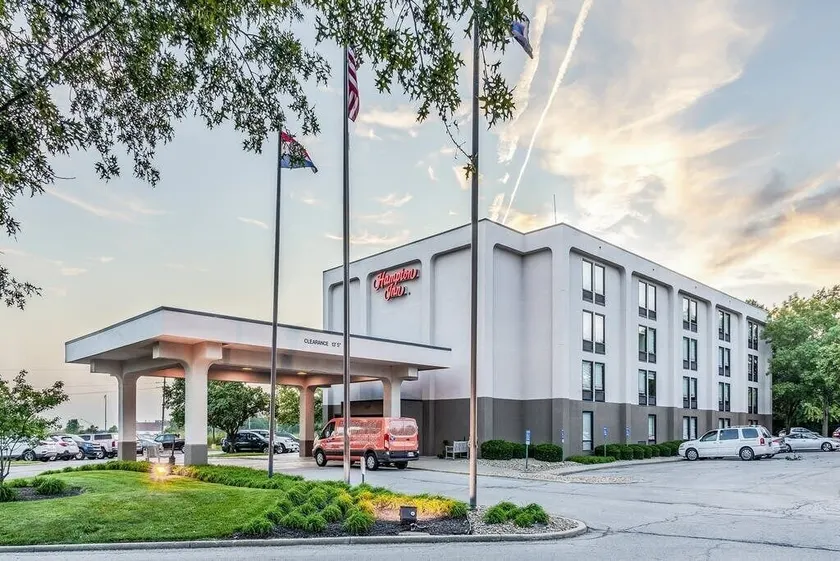 Hampton Inn Kansas City-Airport - Image 1