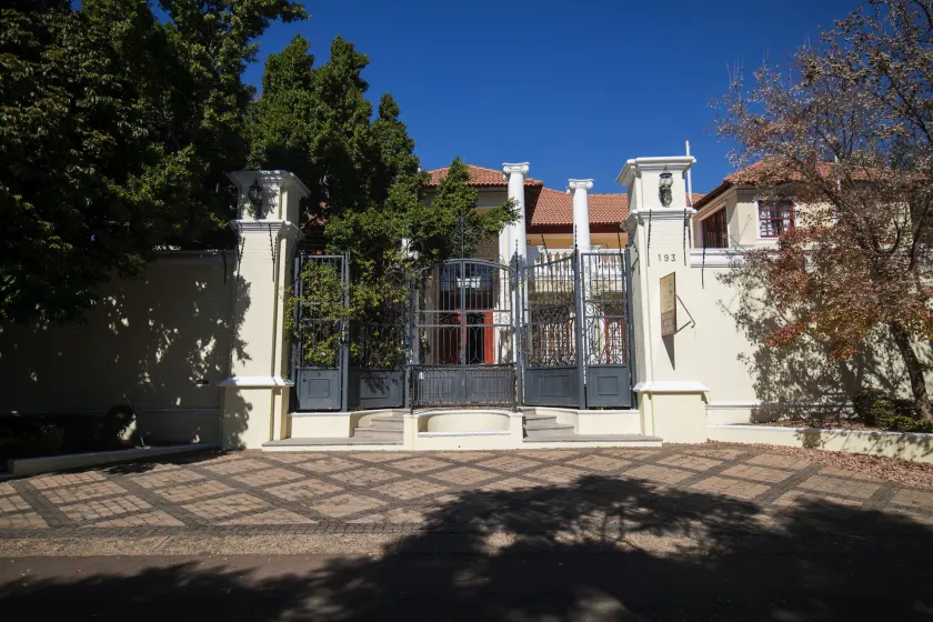 Cricklewood Manor - Image 1