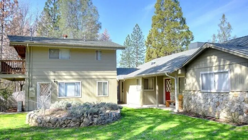 Scenic Wonders Lazy Bear Lodge 4 Bedroom - Image 1