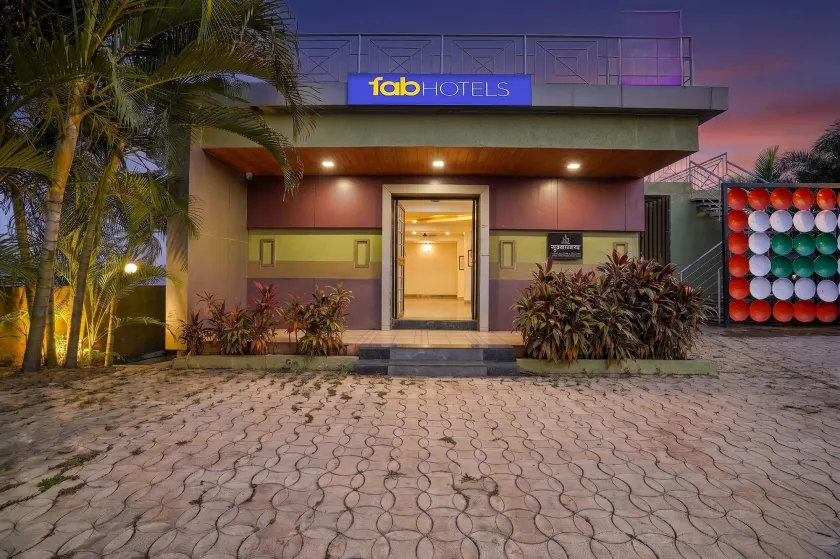 FabHotel Pragati - Image 1