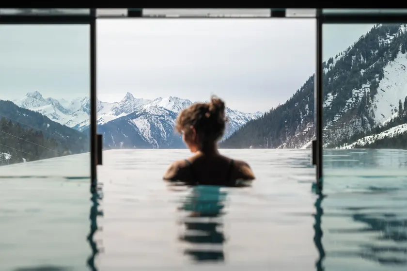 Wohlfühlhotel Hubertushof am Arlberg - Ski-In & Ski-Out - Sky Pool - Image 1