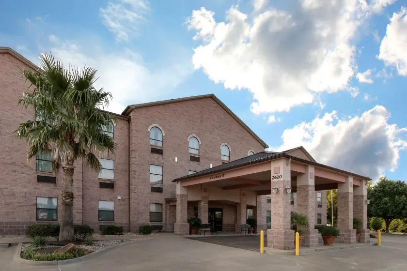 Quality Inn Buffalo - Image 1