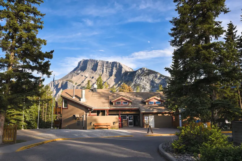 HI Banff Alpine Centre - Hostel - Image 1